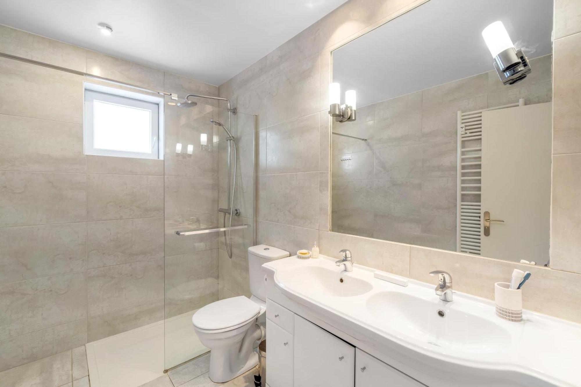 Eden Azur - Residence Hoteliere Golfe-Juan Rum bild