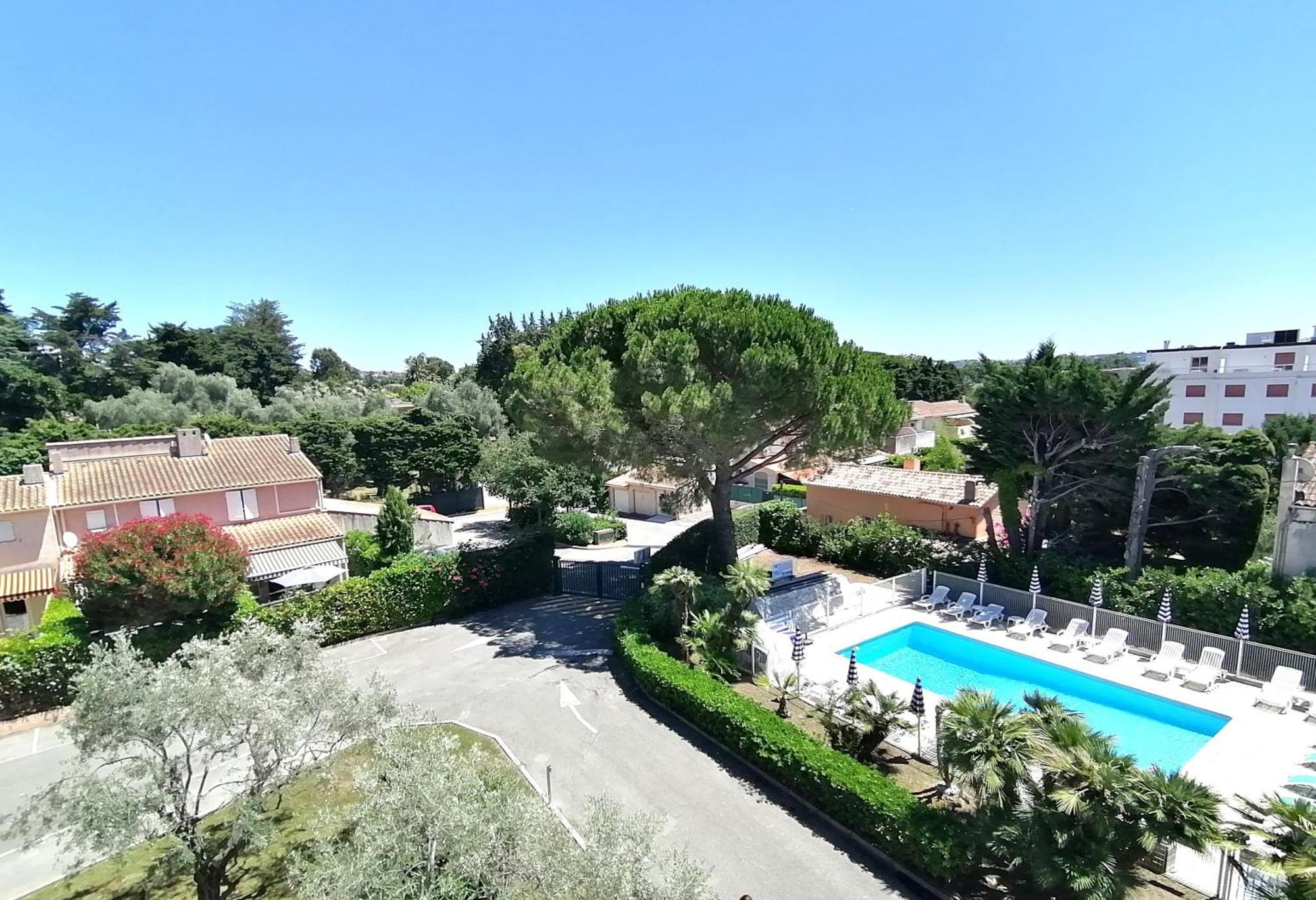 Eden Azur - Residence Hoteliere Golfe-Juan Rum bild